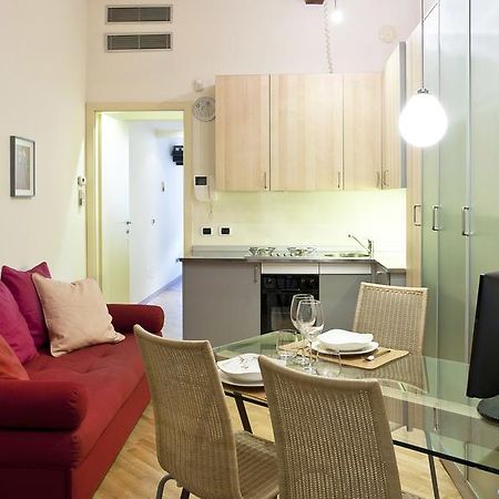 Italianway-Fiori Chiari Apartment Milan Bagian luar foto
