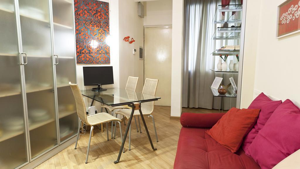Italianway-Fiori Chiari Apartment Milan Bagian luar foto