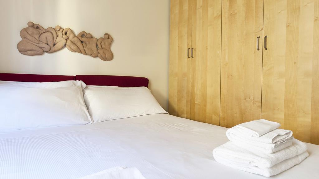 Italianway-Fiori Chiari Apartment Milan Bagian luar foto