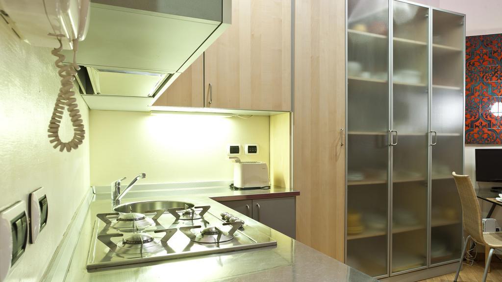 Italianway-Fiori Chiari Apartment Milan Bagian luar foto