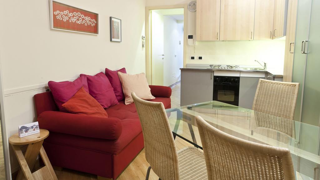 Italianway-Fiori Chiari Apartment Milan Bagian luar foto