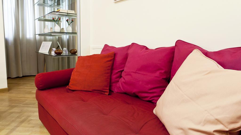 Italianway-Fiori Chiari Apartment Milan Bagian luar foto