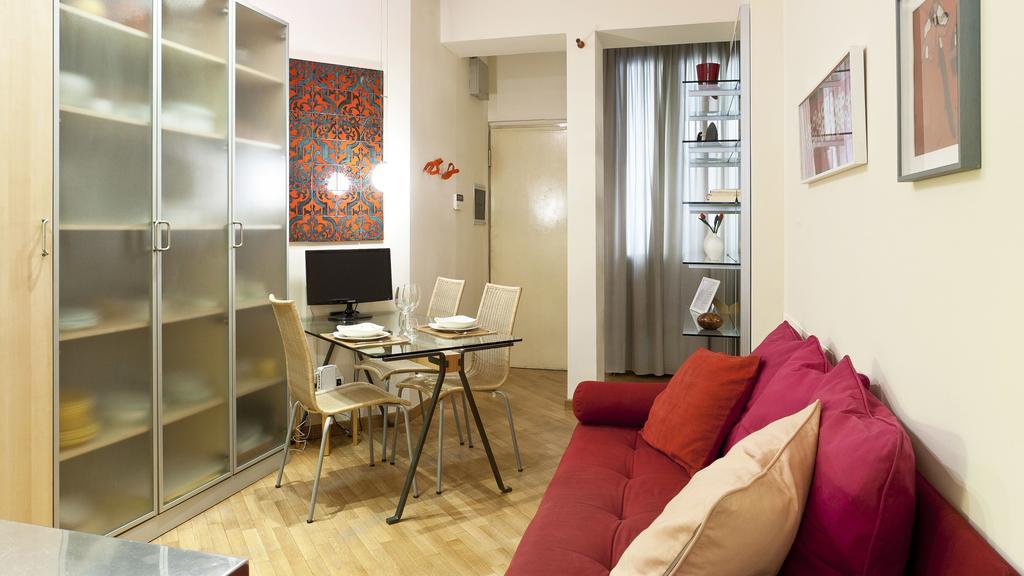 Italianway-Fiori Chiari Apartment Milan Bagian luar foto