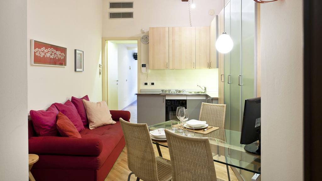Italianway-Fiori Chiari Apartment Milan Bagian luar foto