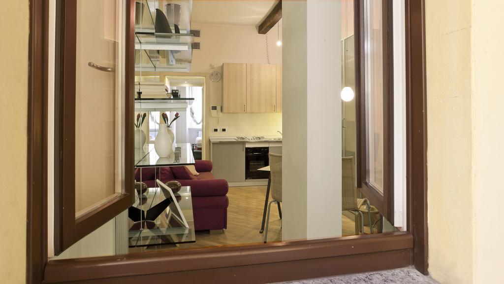 Italianway-Fiori Chiari Apartment Milan Bagian luar foto